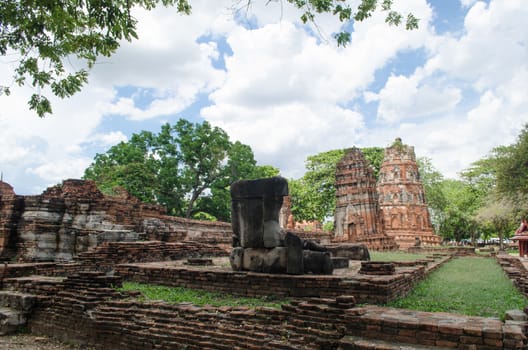Wat Mahathat temple is located almost right in the center of Ayutthaya. The temple is believed to be built during the 14th century A.D.