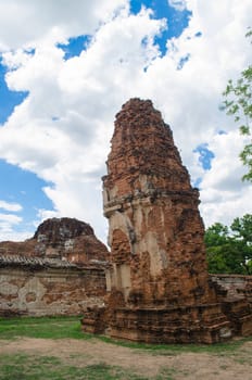 Wat Mahathat temple is located almost right in the center of Ayutthaya. The temple is believed to be built during the 14th century A.D.