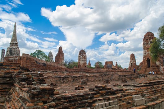 Wat Mahathat temple is located almost right in the center of Ayutthaya. The temple is believed to be built during the 14th century A.D.