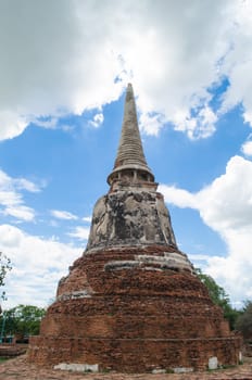 Wat Mahathat temple is located almost right in the center of Ayutthaya. The temple is believed to be built during the 14th century A.D.