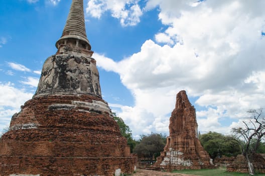 Wat Mahathat temple is located almost right in the center of Ayutthaya. The temple is believed to be built during the 14th century A.D.