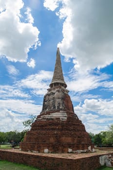 Wat Mahathat temple is located almost right in the center of Ayutthaya. The temple is believed to be built during the 14th century A.D.