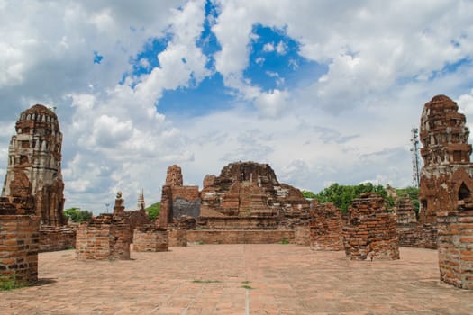 Wat Mahathat temple is located almost right in the center of Ayutthaya. The temple is believed to be built during the 14th century A.D.