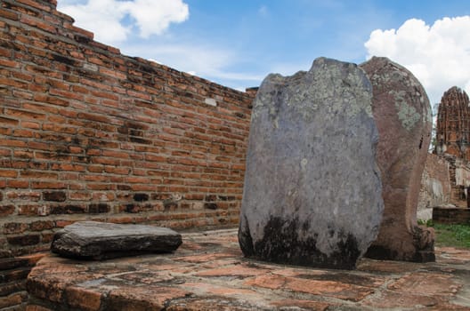 Wat Mahathat temple is located almost right in the center of Ayutthaya. The temple is believed to be built during the 14th century A.D.