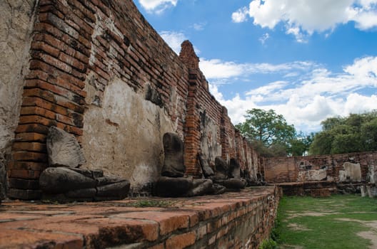 Wat Mahathat temple is located almost right in the center of Ayutthaya. The temple is believed to be built during the 14th century A.D.
