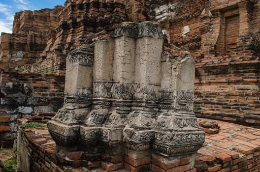 Wat Mahathat temple is located almost right in the center of Ayutthaya. The temple is believed to be built during the 14th century A.D.