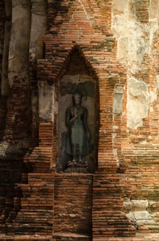 Wat Mahathat temple is located almost right in the center of Ayutthaya. The temple is believed to be built during the 14th century A.D.