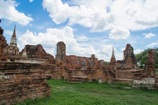 Wat Mahathat temple is located almost right in the center of Ayutthaya. The temple is believed to be built during the 14th century A.D.