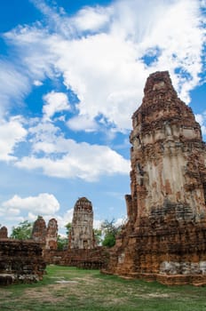 Wat Mahathat temple is located almost right in the center of Ayutthaya. The temple is believed to be built during the 14th century A.D.