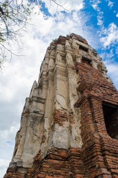 Wat Mahathat temple is located almost right in the center of Ayutthaya. The temple is believed to be built during the 14th century A.D.