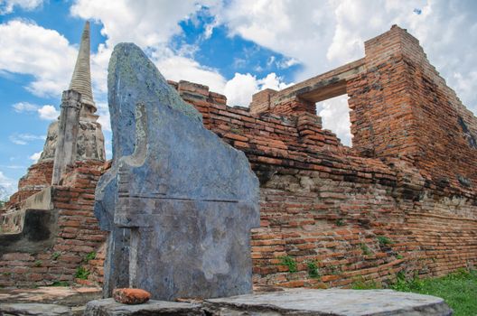 Wat Mahathat temple is located almost right in the center of Ayutthaya. The temple is believed to be built during the 14th century A.D.