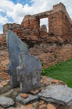 Wat Mahathat temple is located almost right in the center of Ayutthaya. The temple is believed to be built during the 14th century A.D.
