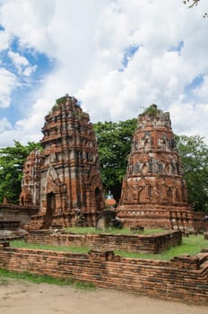 Wat Mahathat temple is located almost right in the center of Ayutthaya. The temple is believed to be built during the 14th century A.D.