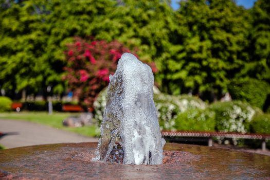 Formation water, Bubbling water in a city fountain