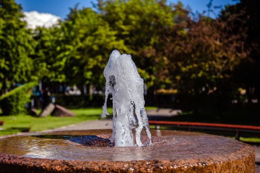 Formation water, Bubbling water in a city fountain