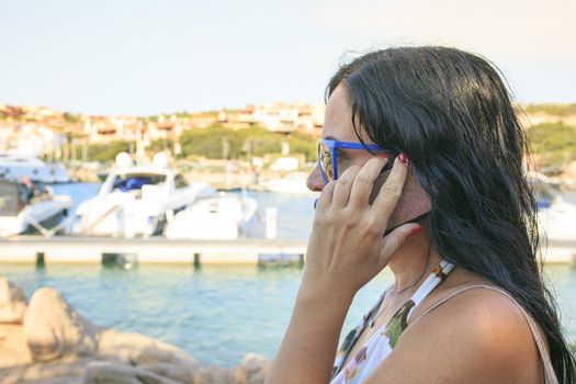 Bussines  woman making a call outdoors