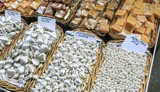 a lot of portions of white chocolate