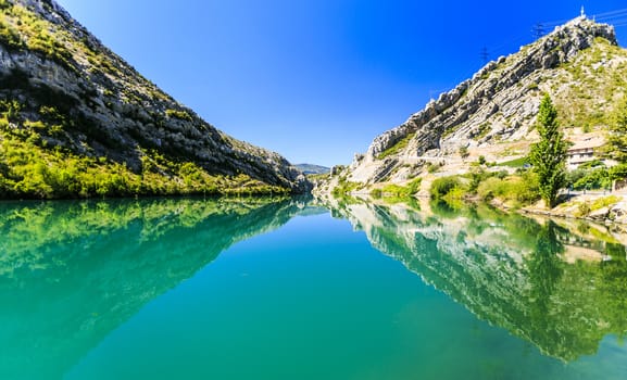 Mountains and lake photo with reflection