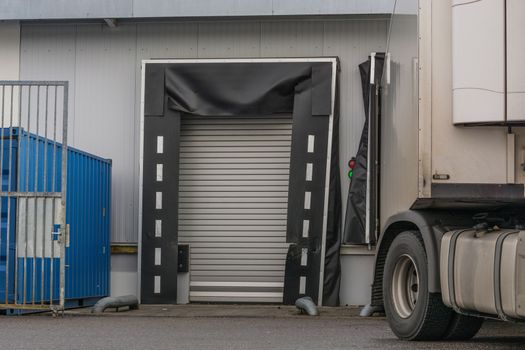 Truck for unloading or loading at the depot of a forwarding company.