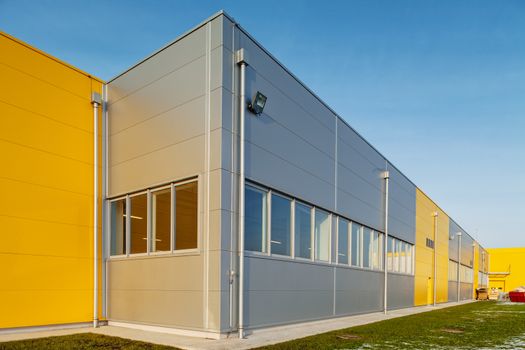 Industrial hall with aluminum facade and panels