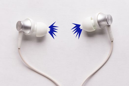 listen to loud music in vacuum headphones is bad for ears