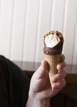 Close up of a vanilla ice cream cone