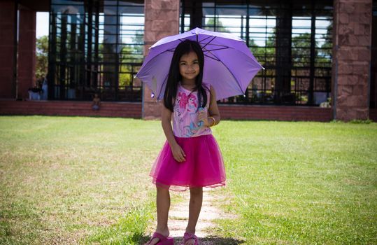 Cute girl standing in fashion photo in the sun