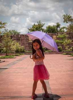 Cute girl standing in fashion photo in the sun