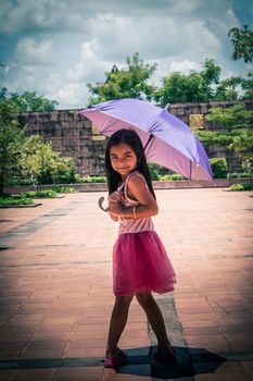 Cute girl standing in fashion photo in the sun