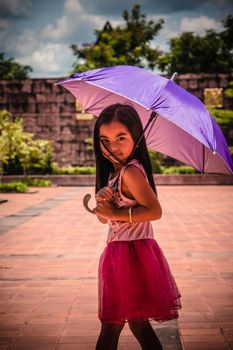 Cute girl standing in fashion photo in the sun