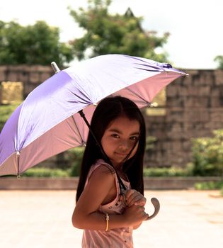 Cute girl standing in fashion photo in the sun