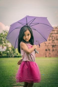 Cute girl standing in fashion photo in the sun