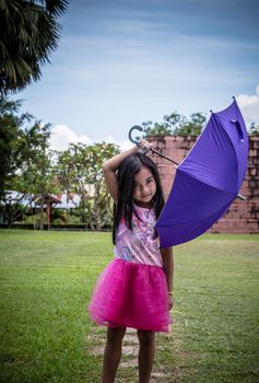 Cute girl standing in fashion photo in the sun