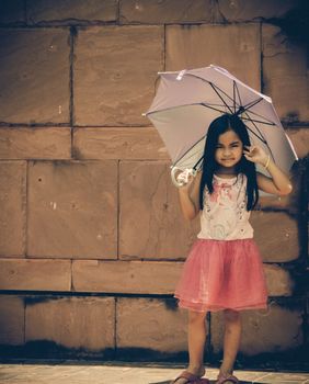 Cute girl standing in fashion photo in the sun