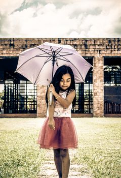 Cute girl standing in fashion photo in the sun