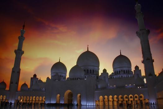 The Grand Mosque of Abu Dhabi at Dusk with beautiful twilight skies