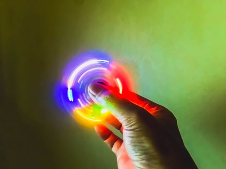 Light spinning on hand