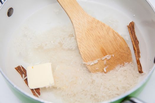 Rice Pudding with cinnamon and raisins preparation : Rice preparation