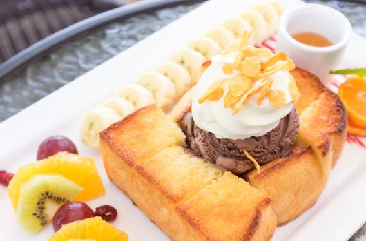 Honey toast with chocolate ice-cream