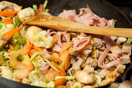 Sauteed vegetables with chicken, pork, jam and shrimps preparation : Cooking vegetables and meats into a wok