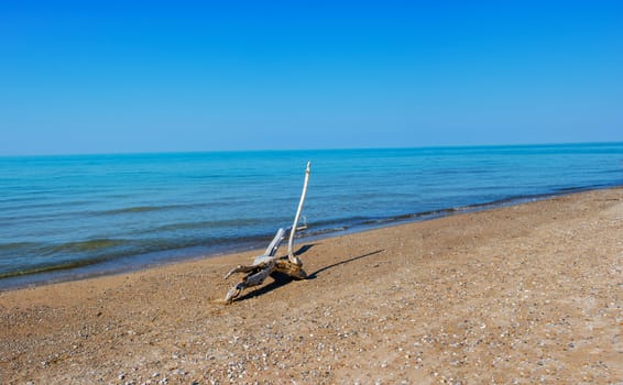 Autumn also came to the lake, the water froze, the beaches were empty