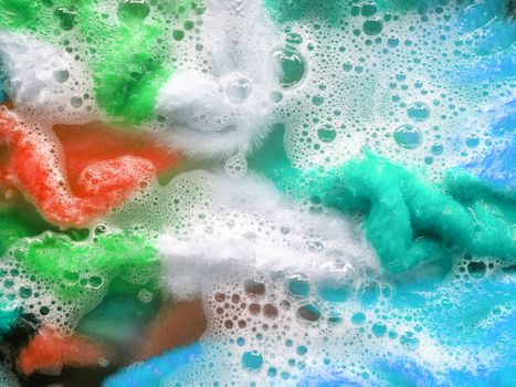 Colorful clean, Soak a cloth before washing