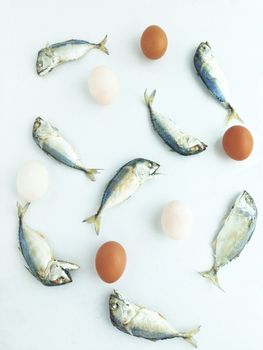 Short mackerel with duck and chicken eggs