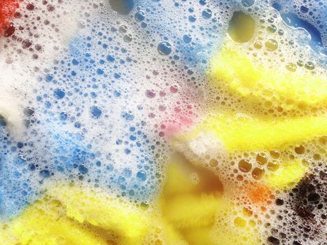 Colorful clean, Soak a cloth before washing