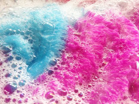 Colorful clean, Soak a cloth before washing