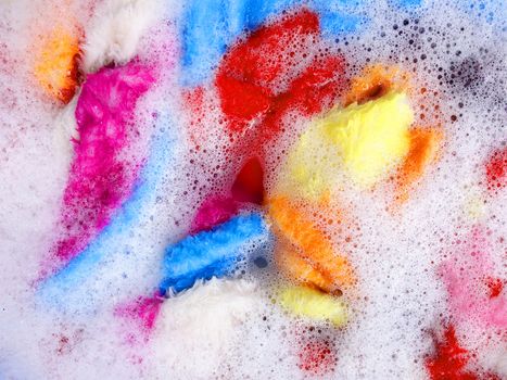 Colorful clean, Soak a cloth before washing