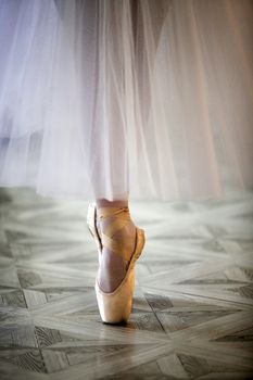 Beautiful legs of the ballerina in pointe shoes