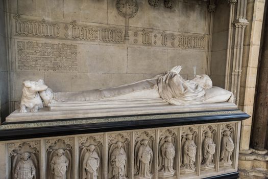 memorial to an archbishop and his dog