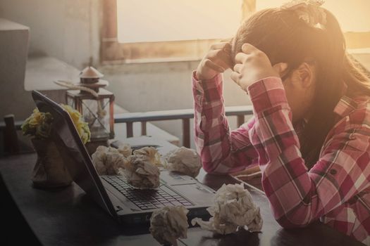 Asian women with stress at your desk.