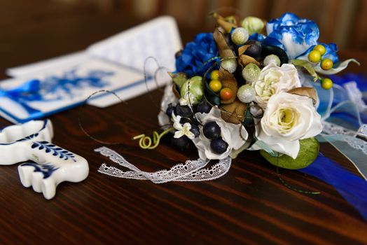 wedding accessories in the style of Gzhel, porcelain, flowers, rings, invitations, wedding